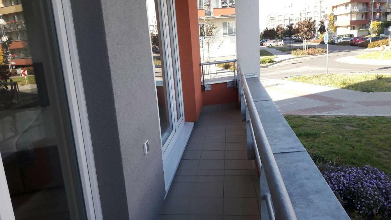 H+ Apartman Letiste Praha Apartment Exterior photo
