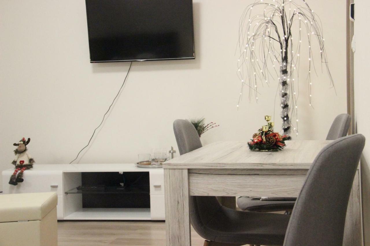 H+ Apartman Letiste Praha Apartment Exterior photo