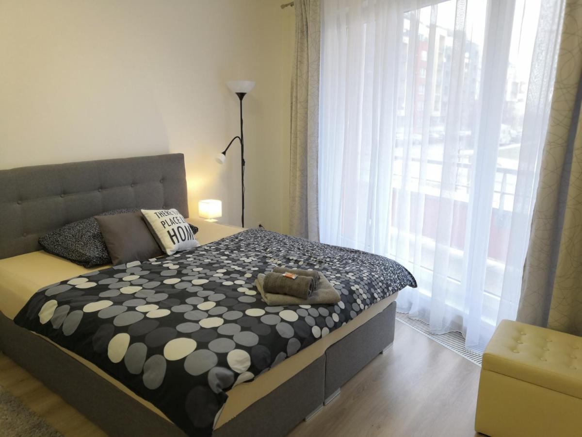 H+ Apartman Letiste Praha Apartment Exterior photo